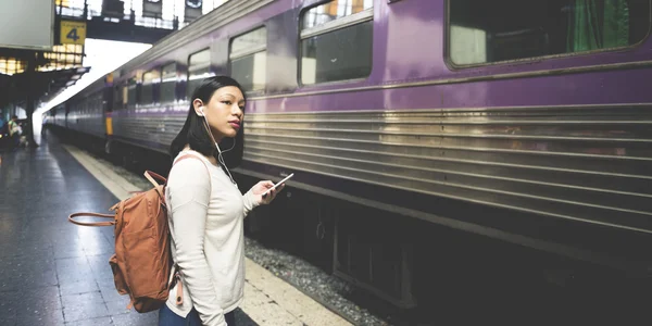 Retrato de mujer asiática Viajar —  Fotos de Stock