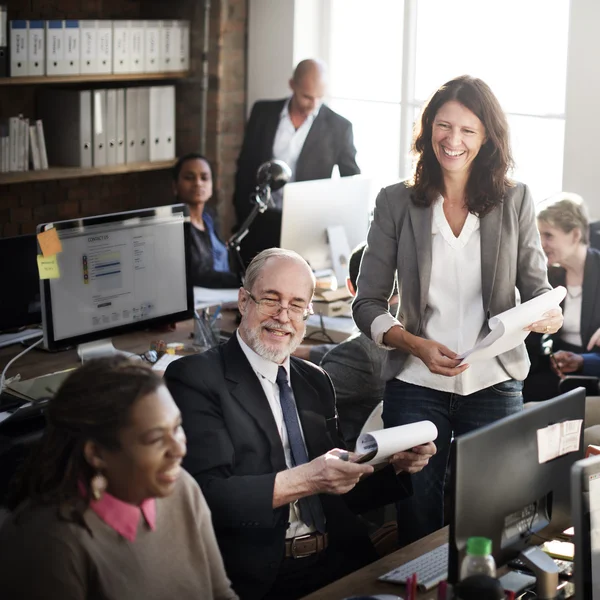 Équipe d'affaires travaillant — Photo