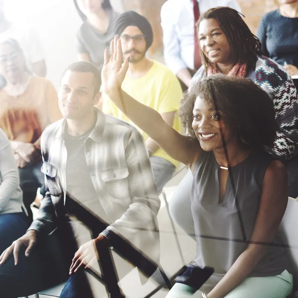 Diversidad de las personas en reunión — Foto de Stock