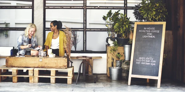 Mujer Drinking Coffee — Foto de Stock