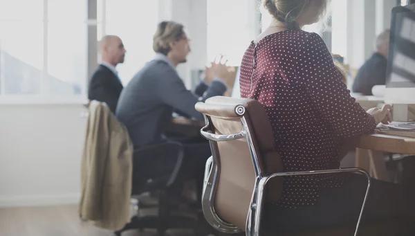 Geschäftsteam arbeitet — Stockfoto