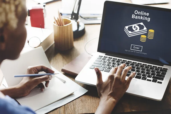 Woman working on laptop with online banking — Stock Photo, Image