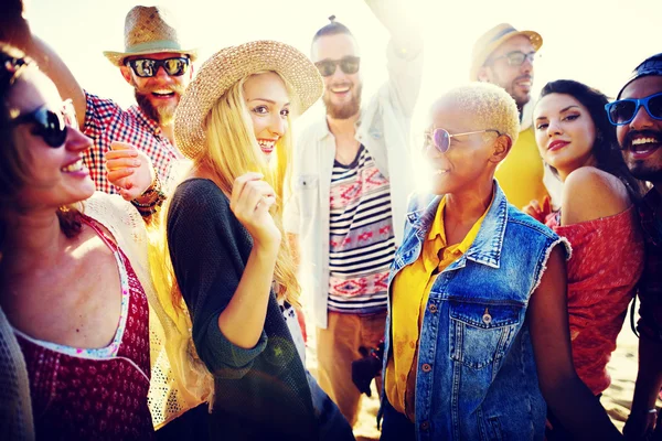 Adolescent amis à la plage Party Concept — Photo