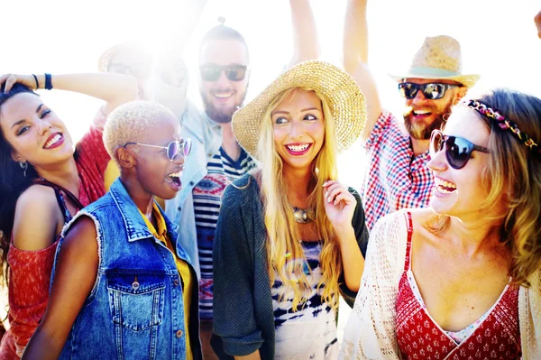 Amigos adolescentes en Beach Party Concept — Foto de Stock