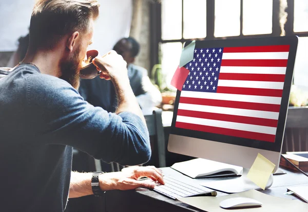 Man en Amerikaanse vlag Concept — Stockfoto