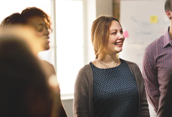 Diversidad de las personas en reunión — Foto de Stock