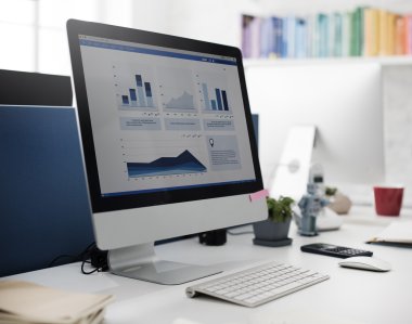 Çalışma alanı ofiste bilgisayar ile