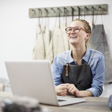 Dizüstü bilgisayar kullanarak ustası