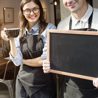 Blackboard Cafe yakınındaki çalışanlarla