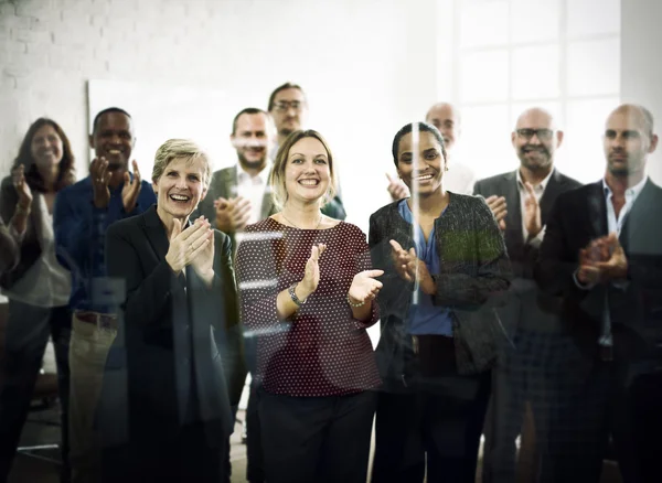 Geschäftsteam arbeitet — Stockfoto