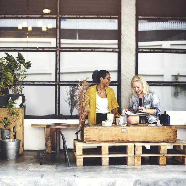 Mujer Drinking Coffee —  Fotos de Stock