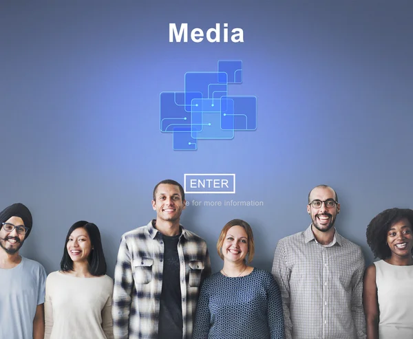 Różnorodność ludzi z mediami — Zdjęcie stockowe
