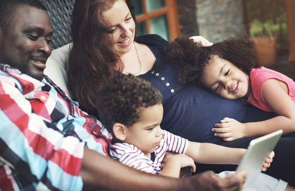 Familjen far, mor, Son, dotter kärlek koncept — Stockfoto