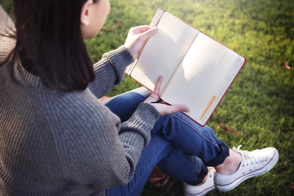 Asya Bayan okuma kitabı