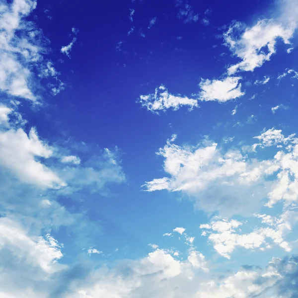 Cielo azul con nubes —  Fotos de Stock