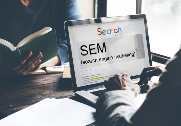 Search Engine Marketing na ekranie laptopa — Zdjęcie stockowe