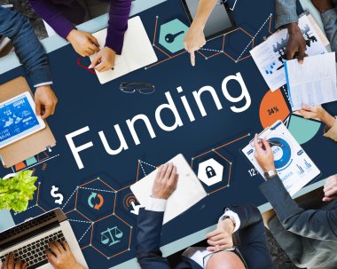 Bir grup insan birlikte çalışma 