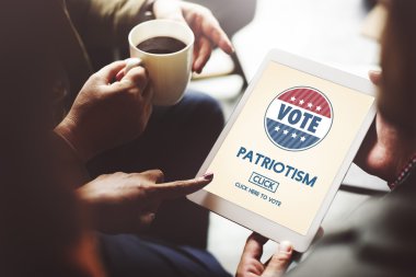 İnsanlar kahve molası internet tarama 