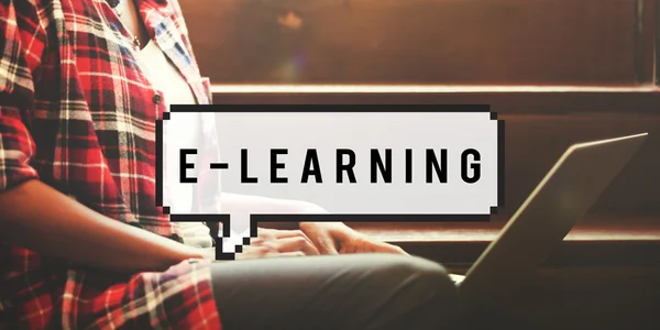 Γυναίκα και E-learning εκπαίδευση έννοια — Φωτογραφία Αρχείου