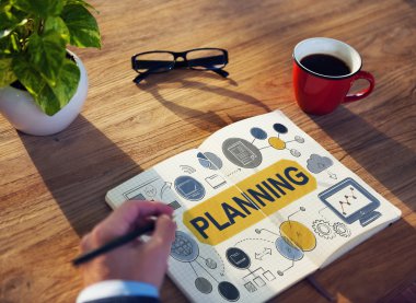 Planlama kavramı ile çalışan adam