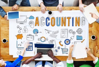 Toplantı sırasında iş insanlar beyin fırtınası 