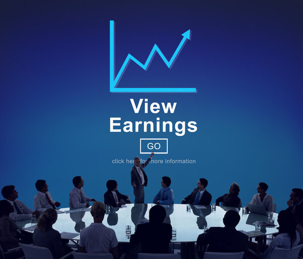 бизнесмены, ведущие корпоративную дискуссию
