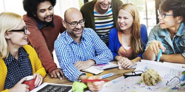 insanlar birlikte beyin fırtınası