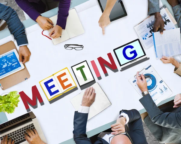 Grupo de pessoas trabalhando juntos — Fotografia de Stock