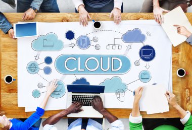 Üzerinde işaret eden iş adamları Cloud Computing