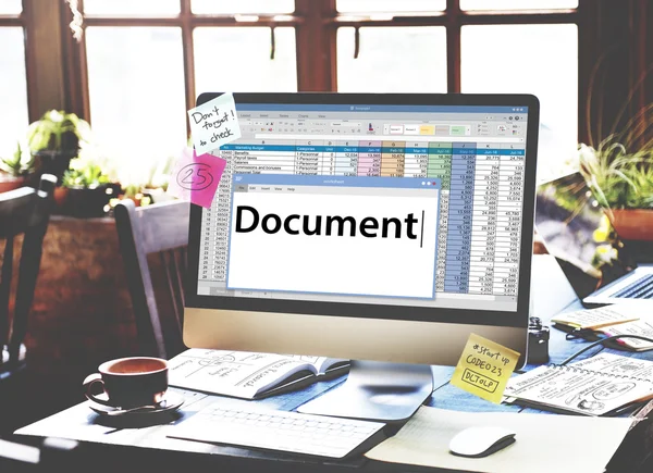 컴퓨터와 문서 계약 양식 개념 — 스톡 사진