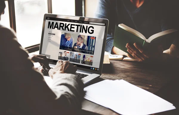 Mensen en markt advertentie marketingconcept — Stockfoto