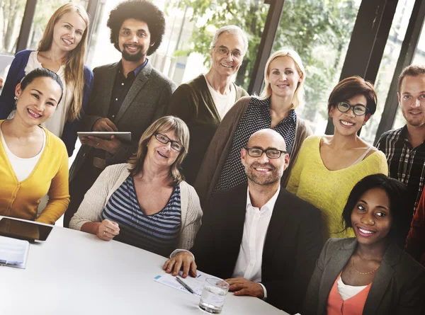 Entsprechendes Teamwork-Konzept — Stockfoto