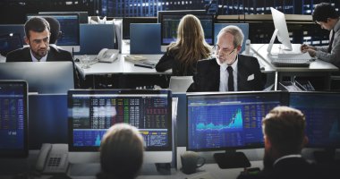 İş işçilerin çalışma ofisinde