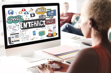 bilgisayar ile etkileşim monitörde
