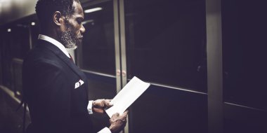 işadamı istasyonu platformu