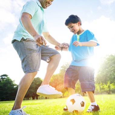 futbol ile küçük oğlun babası