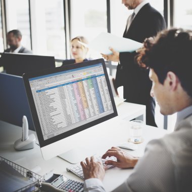 İş adamları muhasebe ile çalışma