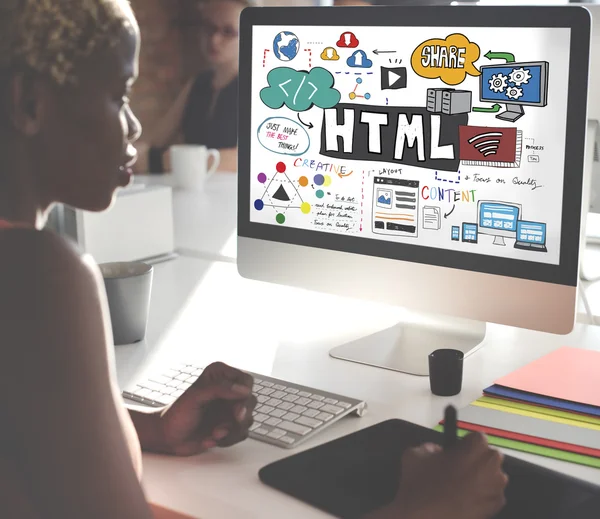 Ordinateur avec html sur moniteur — Photo