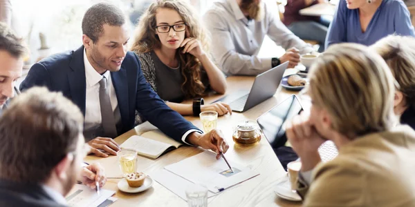 Equipe de negócios tem reunião — Fotografia de Stock