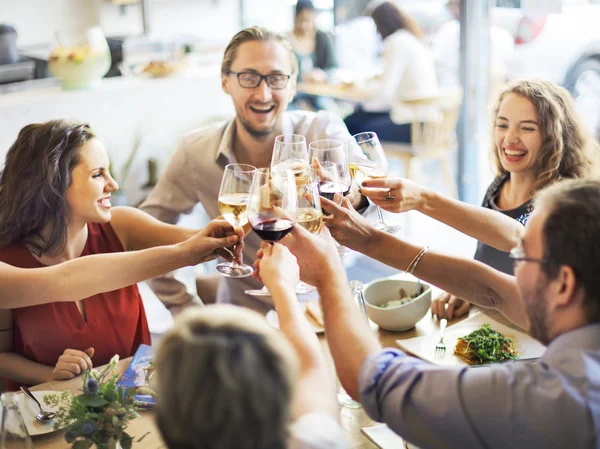 La gente applaude con gli occhiali — Foto Stock