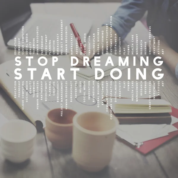 Hagyd abba az álmodozást kezdeni ezzel mondat-koncepciója — Stock Fotó