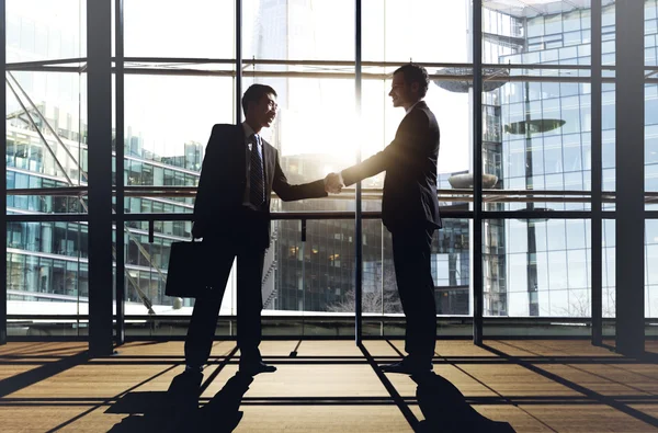 Businessmen meeting and handshake — Stock Photo, Image