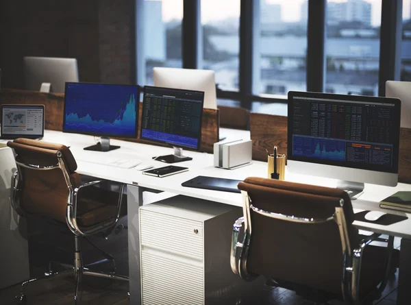 Sul posto di lavoro con Borsa — Foto Stock