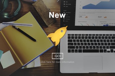 Ofis Masası üstünde laptop