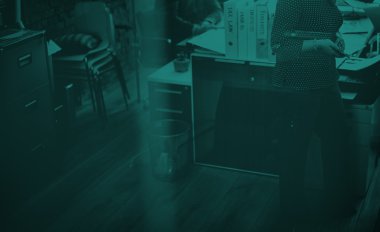 iş arkadaşları tartışıyor