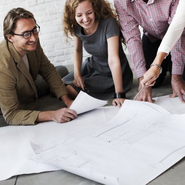 tasarımcılar poster ile çalışma 