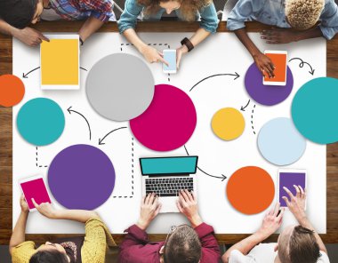 Çeşitlilik insanlar ve dijital cihazlar