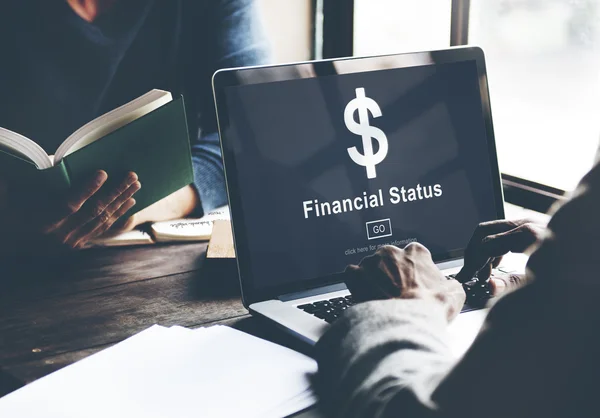 Layar komputer dan Konsep Status Uang Keuangan — Stok Foto