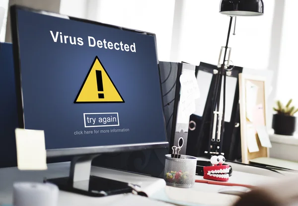 Virus auf dem Bildschirm entdeckt — Stockfoto