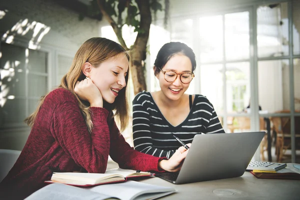 Estudiar el concepto de tecnología — Foto de Stock